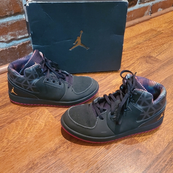 Air Jordan 1 Flight Gym Shoes - Picture 2 of 5